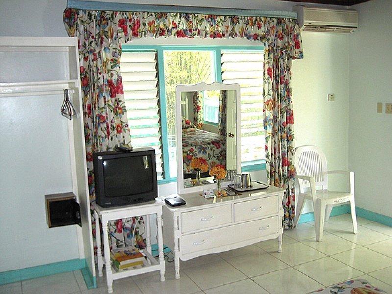 Coral Seas Garden Resort Negril Room photo